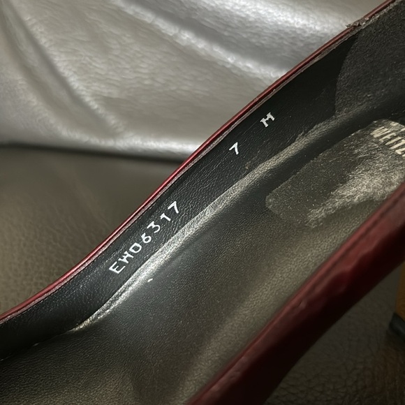 Stuart Weitzman Burgundy and Gold Patent Leather High Heels Sz 7 - Picture 8 of 13